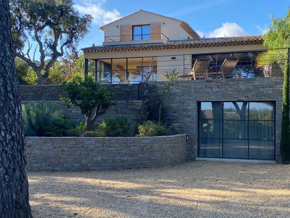 Projet réalisé par MOE 06, expert en maîtrise d’œuvre à Cannes : conception, suivi et pilotage des travaux.