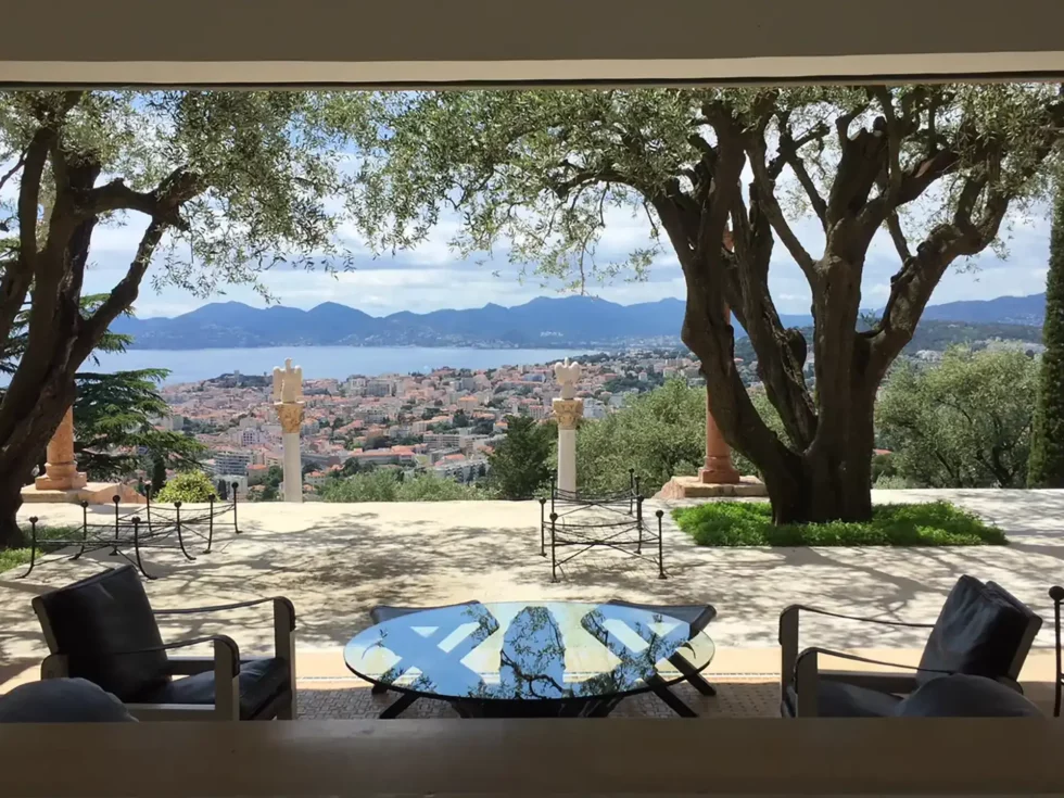 Rénovation de bâtiments et maisons réalisée par MOE 06 à Cannes.