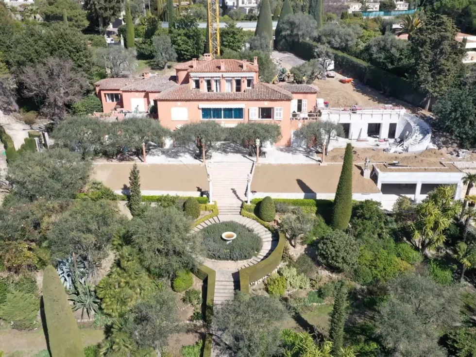 Rénovation de bâtiments et maisons réalisée par MOE 06 à Cannes.