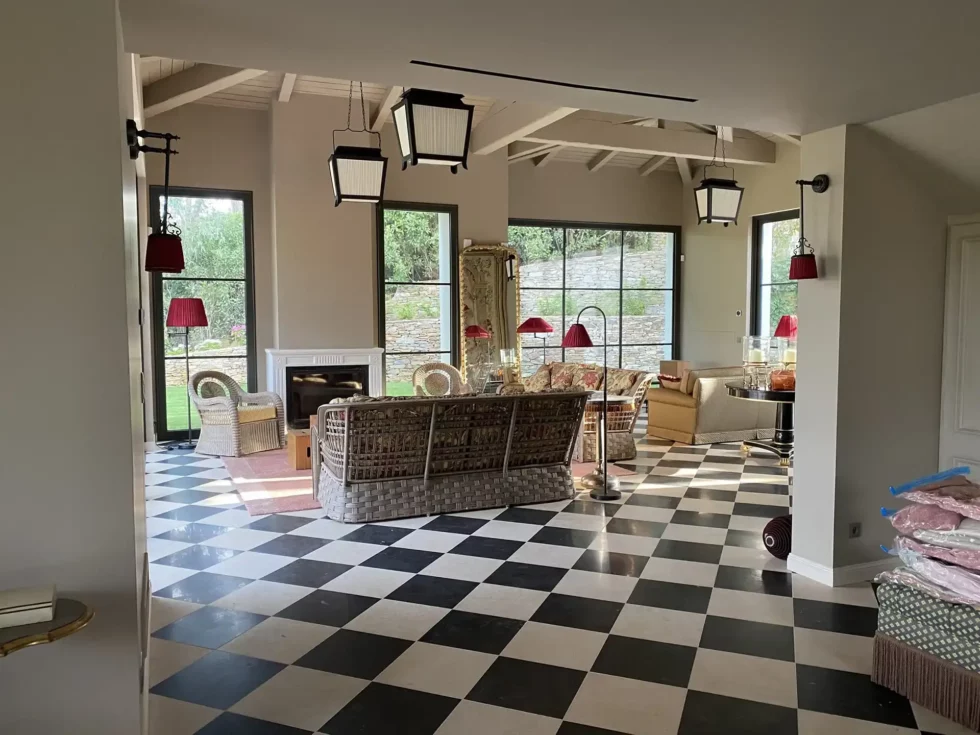 Rénovation de bâtiments et maisons réalisée par MOE 06 à Cannes.